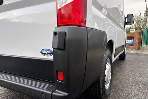 Peugeot Boxer 333 L1 H1 120 ps BlueHdi Professional - Sat Nav & Air Con 23