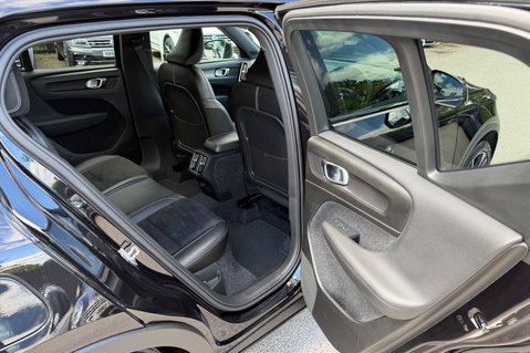 Volvo XC40 D4 R-DESIGN PRO AWD 25