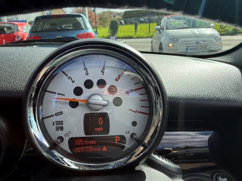 Mini Convertible 2.0 Cooper D Auto Euro 5 2dr 32
