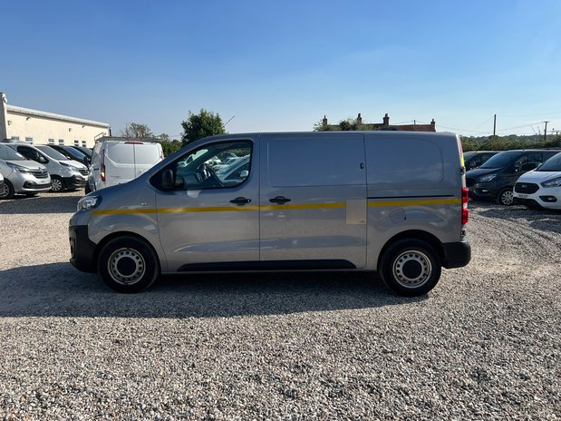 Peugeot Expert MWB L2H1 Bluehdi Professional 120 ps Twin Side Door EURO 6 1