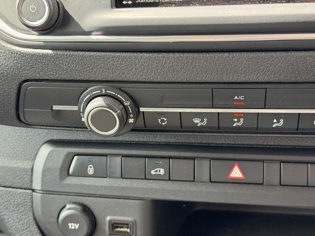 Vauxhall Vivaro SWB L1H1 [SOLD SM] Low Roof Pro F2700 Air Con Nav Sensors EURO 6 30