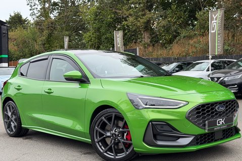 Ford Focus ST -PAN ROOF -PARKING/PERFORMANCE/ASSIST PACKS -HUD -B&O - MEAN GREEN 1