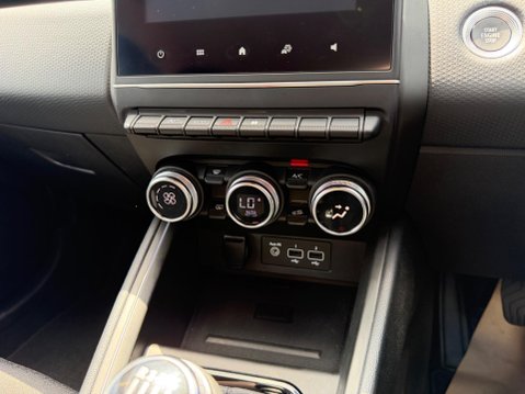 Renault Clio 1.0 TCe Iconic Edition Euro 6 (s/s) 5dr 21