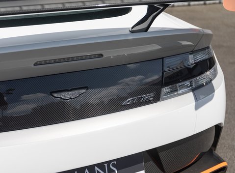 Aston Martin Vantage GT12 33