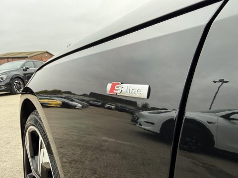 Audi A4 2.0 TFSI 40 Black Edition Estate 5dr Petrol S Tronic Euro 6 (s/s) (204 ps) 50