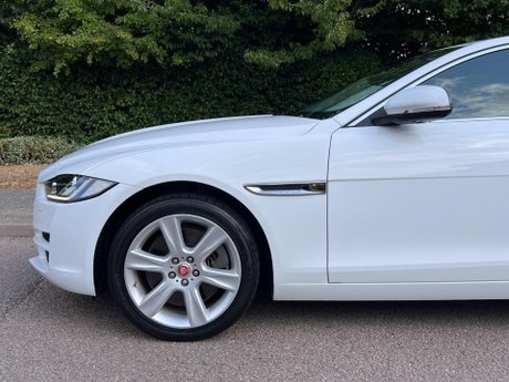 Jaguar XE 2.0i Portfolio Auto AWD Euro 6 (s/s) 4dr 10