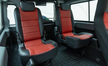 Land Rover Defender 90 ADVENTURE 16