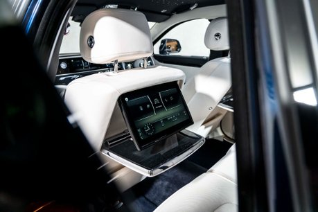 Rolls-Royce Ghost V12. STARLIGHT. H, C & M SEATS. REAR ENTERTAINMENT. HUD. A/CRUISE CONTROL 32