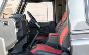 Land Rover Defender 90 TD XS Station Wagon 14