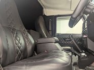 Land Rover Defender 2.2 Defender 90 Hard Top TD 4WD 5dr 33