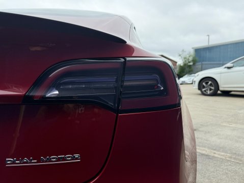 Tesla Model 3 (Dual Motor) Performance Saloon 4dr Electric Auto 4WDE (Performance Upgrade 19