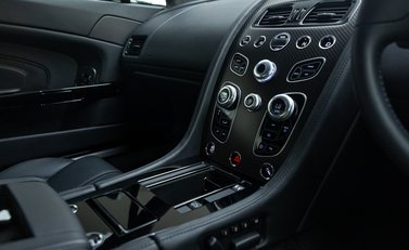 Aston Martin V12 Vantage S 24