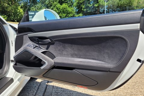 Porsche Cayman GT4 25