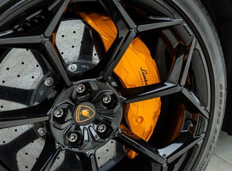 Lamborghini Urus Performante 38