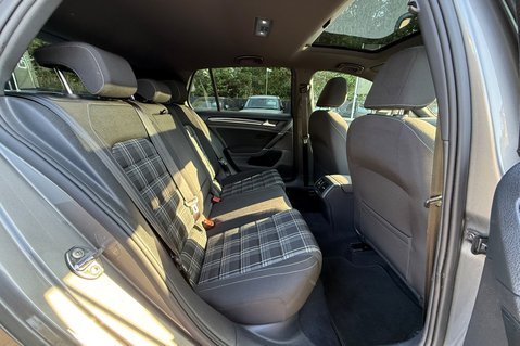 Volkswagen Golf GTD - PANORAMIC ROOF - ACC - SPORT AND SOUND PACK - CARPLAY 28