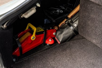 Aston Martin DB6 4.2 Vantage 30