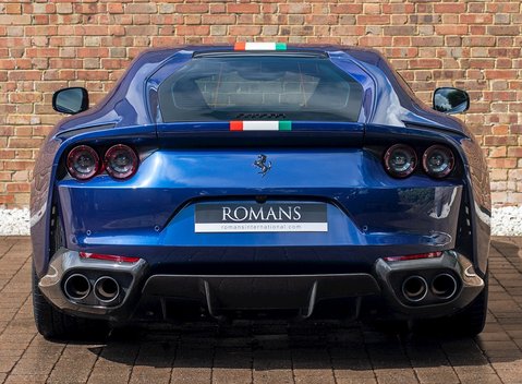 Ferrari 812 Superfast 5