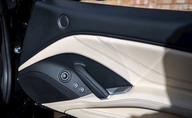 Ferrari California T HS 25