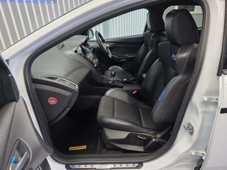 Ford Focus 2.3T EcoBoost RS Hatchback 5dr Petrol Manual AWD Euro 6 (s/s) (350 ps) 20