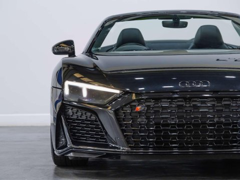 Audi R8 5.2 FSI V10 Spyder 2dr Petrol S Tronic quattro Euro 6 (s/s) (570 ps) 15