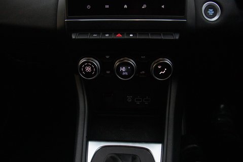 Renault Captur TECHNO E-TECH 33