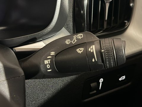 Volvo XC60 D4 MOMENTUM PRO AWD 24