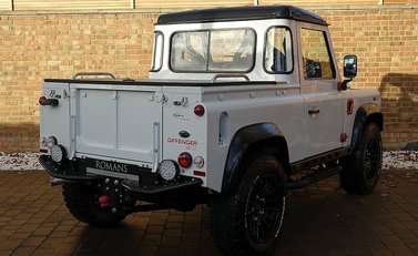 Land Rover Defender 90 Bowler Edition 4