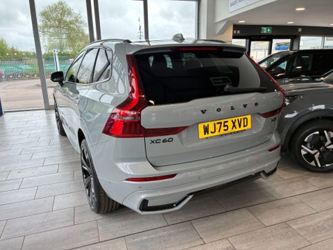 Volvo XC60 2.0 B5 MHEV Plus Black Edition Auto AWD Euro 6 (s/s) 5dr 7