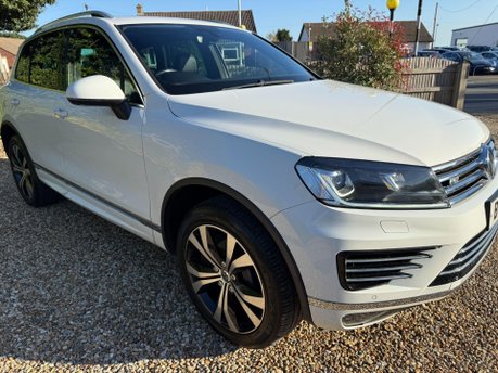 Volkswagen Touareg 3.0 TDI V6 BlueMotion Tech R-Line Tiptronic 4WD Euro 6 (s/s) 5dr 9