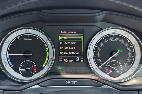 Skoda Superb SE TECHNOLOGY IV DSG - 11 SERVICES AT SKODA -HYBRID AUTOMATIC ESTATE 34