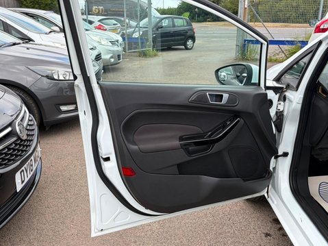 Ford Fiesta 1.0T EcoBoost Titanium Euro 5 (s/s) 5dr 17