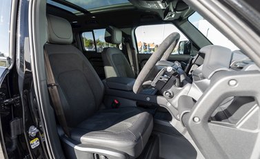 Land Rover Defender 110 V8 11