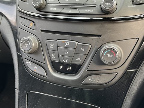 Vauxhall Insignia 1.8i VVT SRi 5dr 30