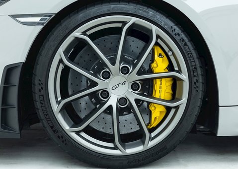 Porsche Cayman GT4 (718) 