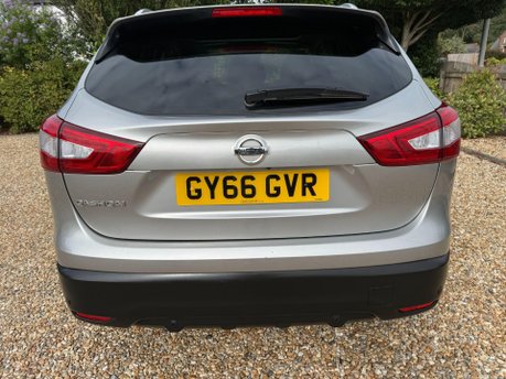 Nissan Qashqai 1.6 dCi Tekna 4WD Euro 6 (s/s) 5dr 10