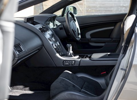 Aston Martin V12 Vantage S 13