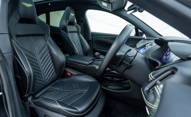 Aston Martin DBX 707 12