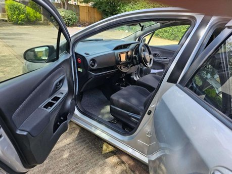 Toyota Yaris 1.5 VVT-h Icon Tech E-CVT Euro 6 (s/s) 5dr 74