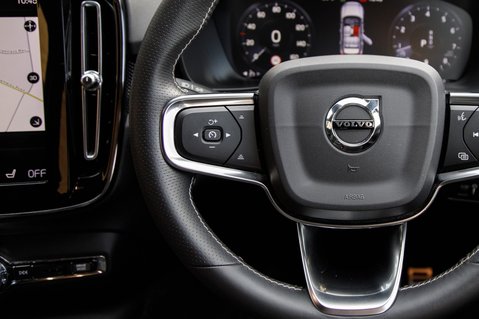 Volvo XC40 B4 R-DESIGN PRO AWD MHEV 18