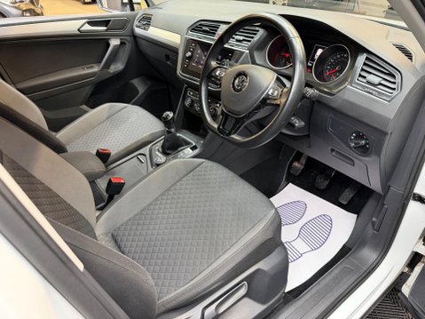 Volkswagen Tiguan 2.0 TDI SE Navigation 4Motion Euro 6 (s/s) 5dr 37