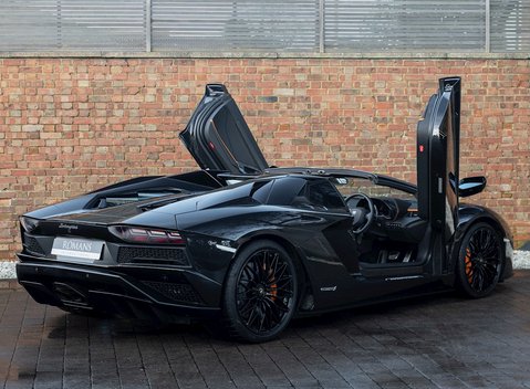 Lamborghini Aventador S LP740-4 Roadster 8