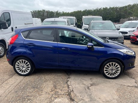 Ford Fiesta TITANIUM 2