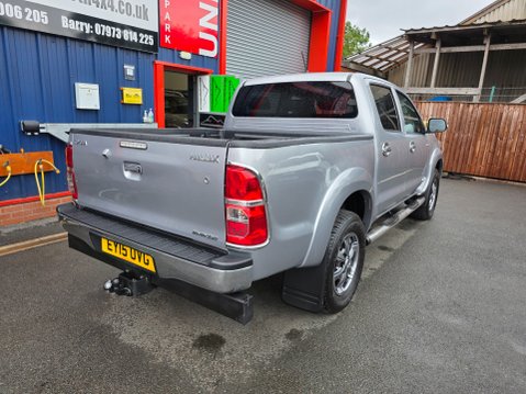 Toyota Hilux INVINCIBLE X 4X4 D-4D DCB AUTO 8