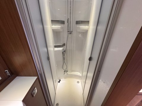 Burstner Ixeo IT 680 G 33