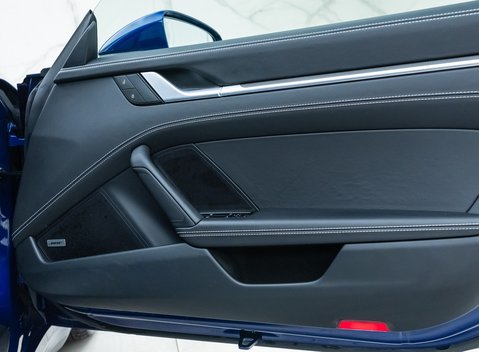 Porsche 911 Carrera 4S (992) 23