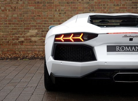 Lamborghini Aventador LP 700-4 12