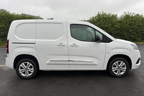 Toyota Proace City L1 Design 100 ps EAT8 Automatic Panel Van 9