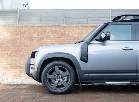 Land Rover Defender 110 HSE D240 38