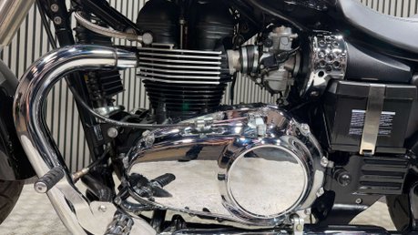 Triumph Bonneville 2011 ONLY 1812 MILES LONG MOT STUNNING CRUISER BIKE 34