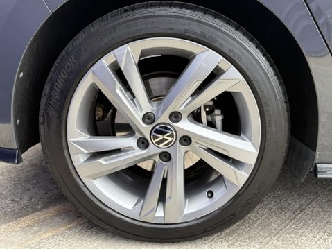 Volkswagen Golf 1.5 eTSI MHEV R-Line Hatchback 5dr Petrol Hybrid DSG Euro 6 (s/s) (150 ps) 15